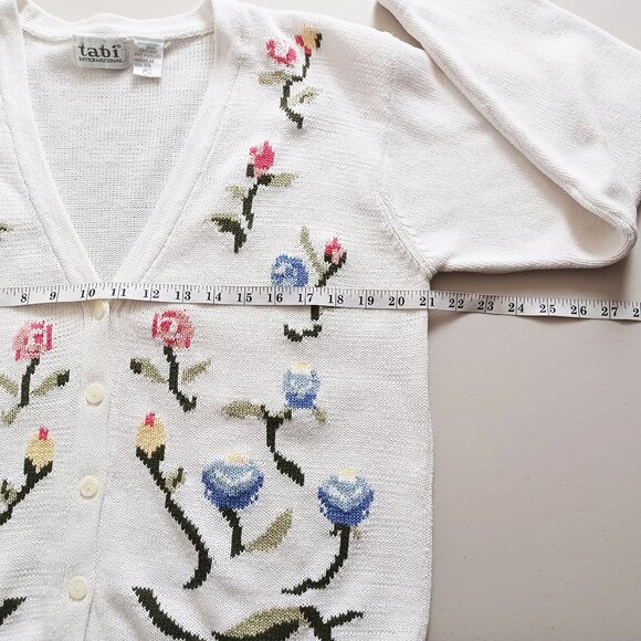 Tabi International Floral Knit V-neck Cardigan - Picture 11 of 15